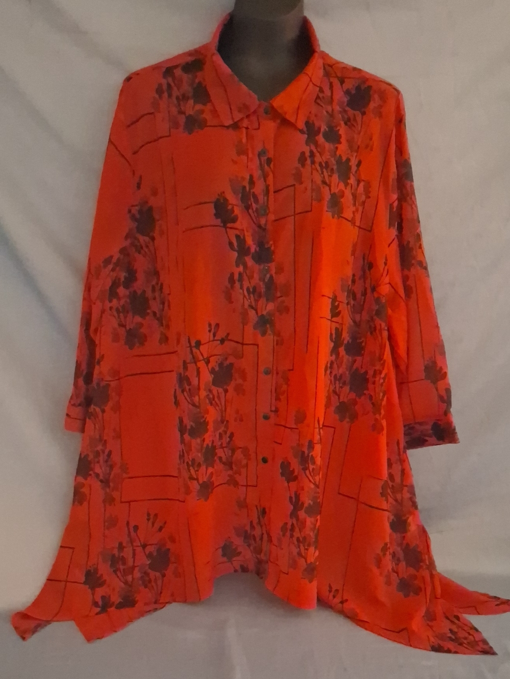 Serengeti Women's Red With Black Floral Design Button-Front Tunic Top 3X